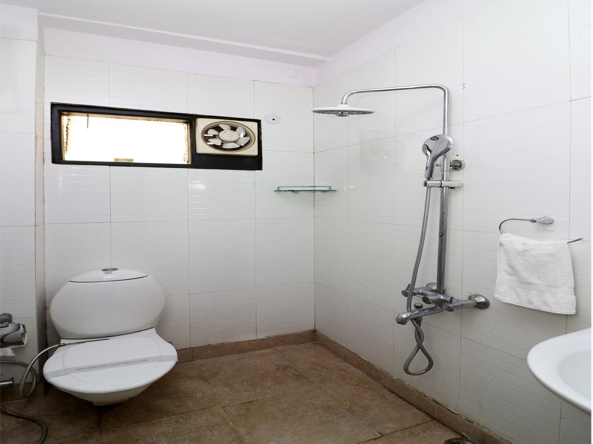 Oyo 13451 Star Corporate Avenue Hotel New Delhi Ngoại thất bức ảnh