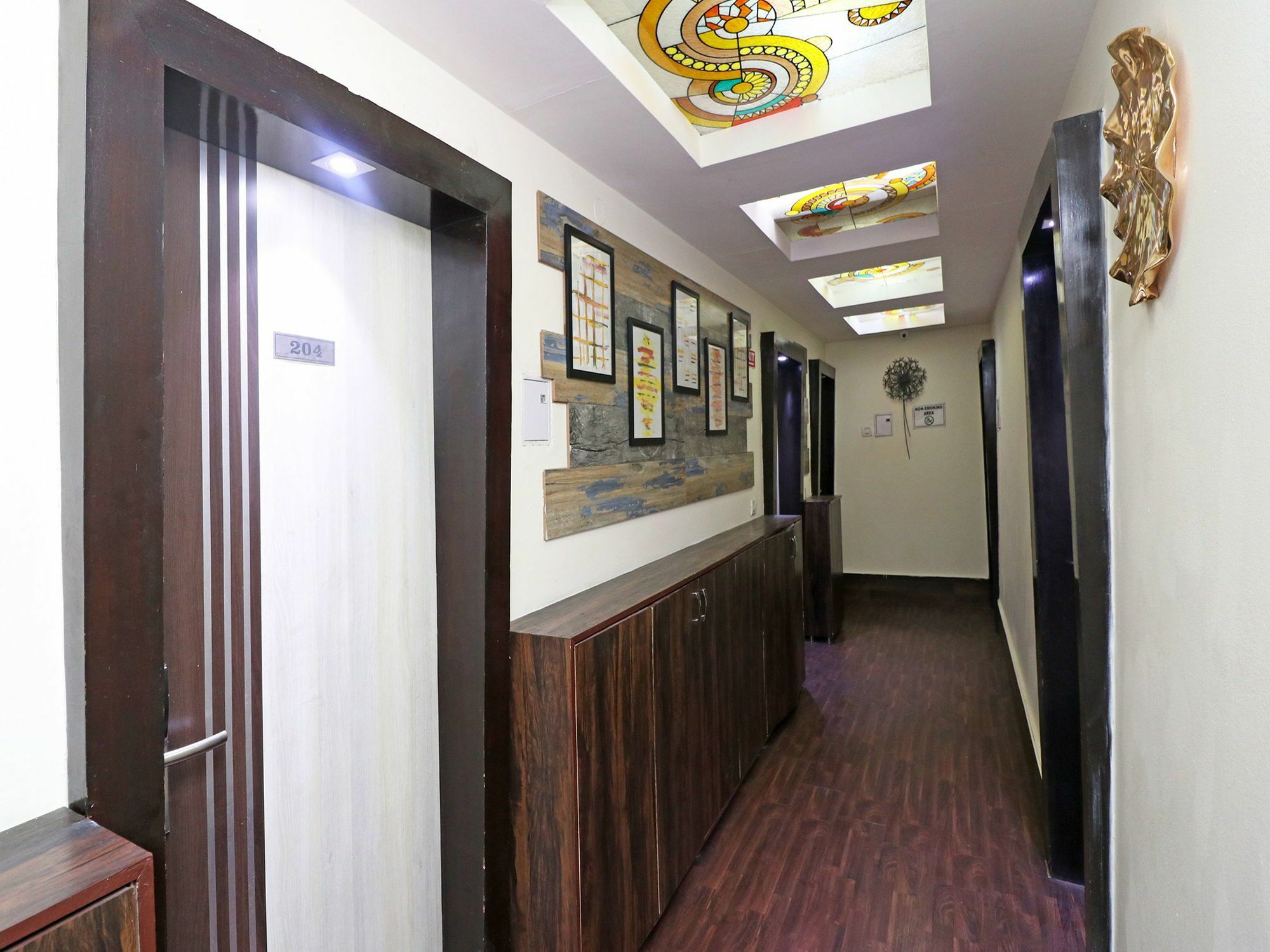Oyo 13451 Star Corporate Avenue Hotel New Delhi Ngoại thất bức ảnh